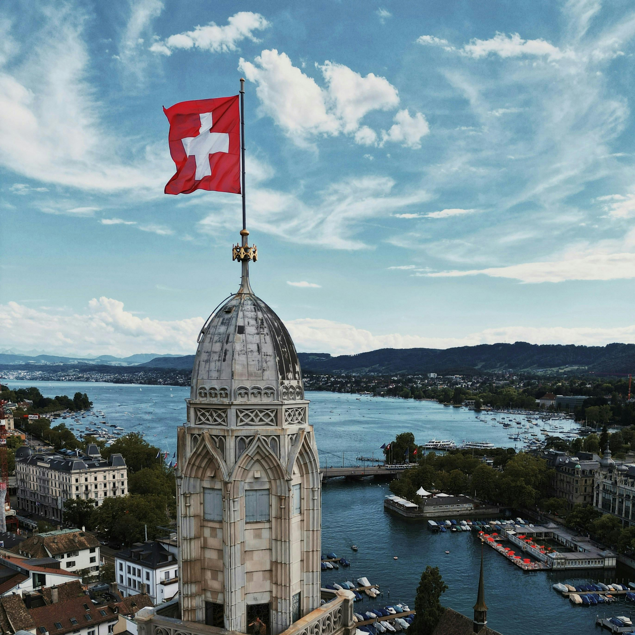 Zürich skyline and lake